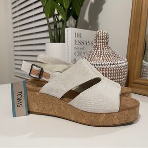 nwt TOMS women’s Claudine cork wedge white sandals heels vacation 9